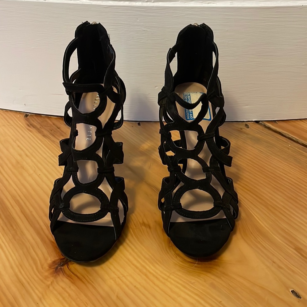 Black heels size 8.5